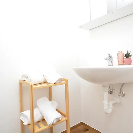 Co10-12 Hi In Apartment